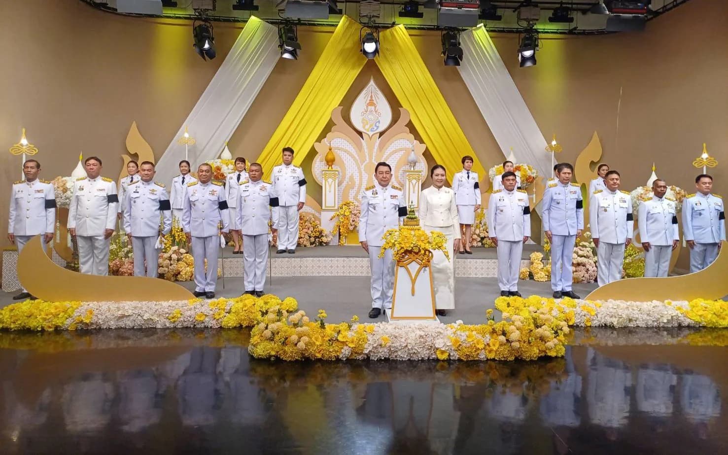 ร่วมบันทึกเทปถวายพระพรชัยมงคล พระบาทสมเด็จพระเจ้าอยู่หัว