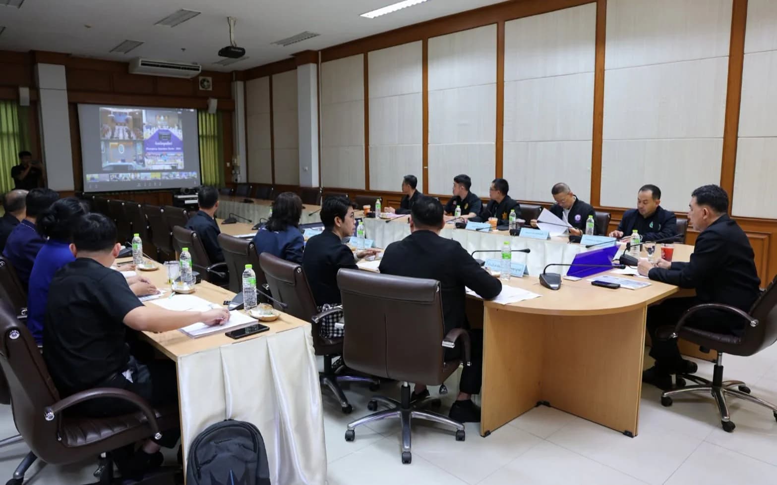 ประชุมชี้แจงกับคณะกรรมาธิการวิสามัญพิจารณาศึกษาร่างพระราชบัญญัติงบประมาณรายจ่าย ประจำปีงบประมาณ พ.ศ.2570 วุฒิสภา